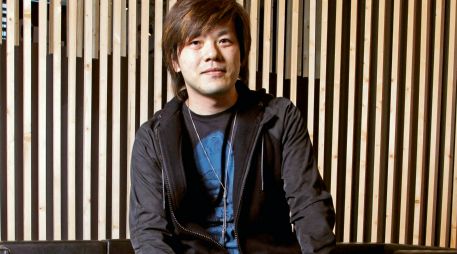 Keiichiro Hirano, autor de “Cierto hombre”, explora la identidad y las múltiples facetas del ser humano a través de su literatura. AFP