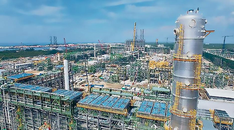 La Refinería Dos Bocas enfrenta juicios laborales y administrativos, con pérdidas estimadas por indemnizaciones y pagos pendientes. ESPECIAL