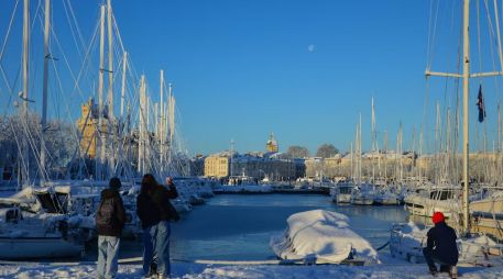 El servicio meteorológico nacional de Francia, Meteo France, indicó que grandes partes del norte y oeste de Francia, incluida la región de París, estaban en alerta por nieve y hielo negro. AFP/ ARCHIVO