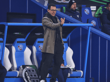 Los trabajos anteriores de Rosenior incluyen un período como entrenador asistente en Derby junto a Wayne Rooney, quien elogió su "increíble" ética de trabajo. AP / ARCHIVO