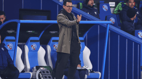 Los trabajos anteriores de Rosenior incluyen un período como entrenador asistente en Derby junto a Wayne Rooney, quien elogió su 