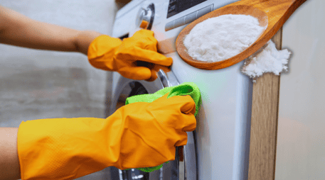 Para eliminar la suciedad de la goma de la lavadora de manera eficaz, se recomienda utilizar una solución casera a base de vinagre blanco y bicarbonato de sodio. ESPECIAL / CANVA