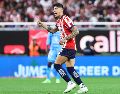 Aunque la directiva de Chivas continúa trabajando para encontrarle acomodo en otro equipo, el principal obstáculo sigue siendo el elevado salario que percibe el futbolista. IMAGO7