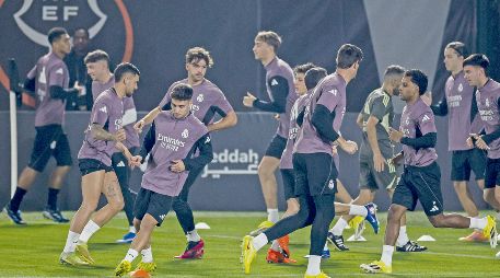 El último entrenamiento de los merengues previo al enfrentamiento en Arabia Saudita. EFE/K. Forsterling