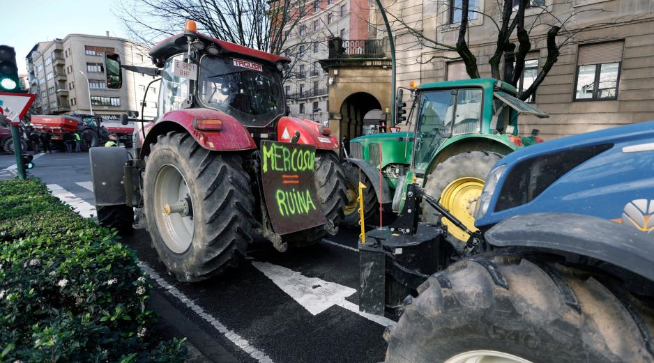 Las protestas, que comenzaron en noviembre, se centraron inicialmente en el aumento de los costos de producción, empeorados por una serie de crisis. EFE/ J. DIGES