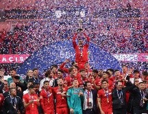 Alexis Vega, Capitán del Toluca, levantando el Campeonato/ Imago7 / Arturo Hernández