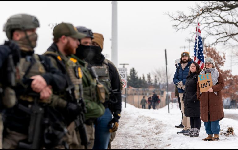 La indignación por la muerte de una manifestante llevó a cientos de personas a protestar frente a oficinas federales. EFE/ A. Colmenares