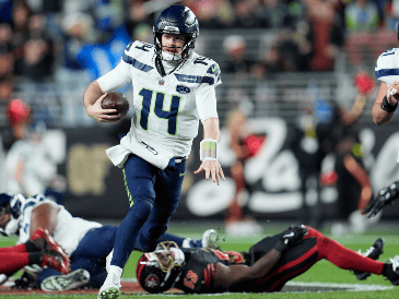 Papas, Juegos Olímpicos y Mundiales se suman a la narrativa de la NFL como curiosas coincidencias que, para muchos aficionados, presagian el rumbo del Super Bowl. AP/ G. A. Vásquez.