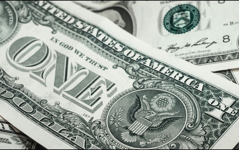 Al cierre de operaciones de la tarde del jueves 8 de enero de 2026, el dólar se negoció en torno a 17,98 pesos, prácticamente sin variación respecto a la sesión previa, de acuerdo con datos de Dow Jones. PEXELS / PIXABAY