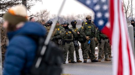 El hecho ha elevado las ya existentes protestas contra ICE en Minéapolis, donde al menos ocho personas quedaron detenidas. EFE