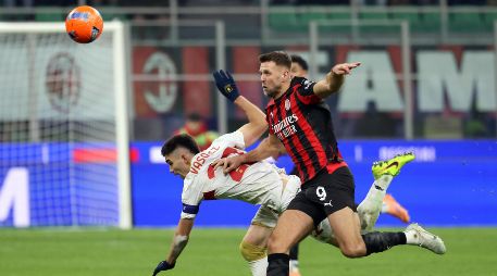 ohan Vásquez jugó los 90 minutos en el empate ante los rossoneri. EFE/M. Bazzi