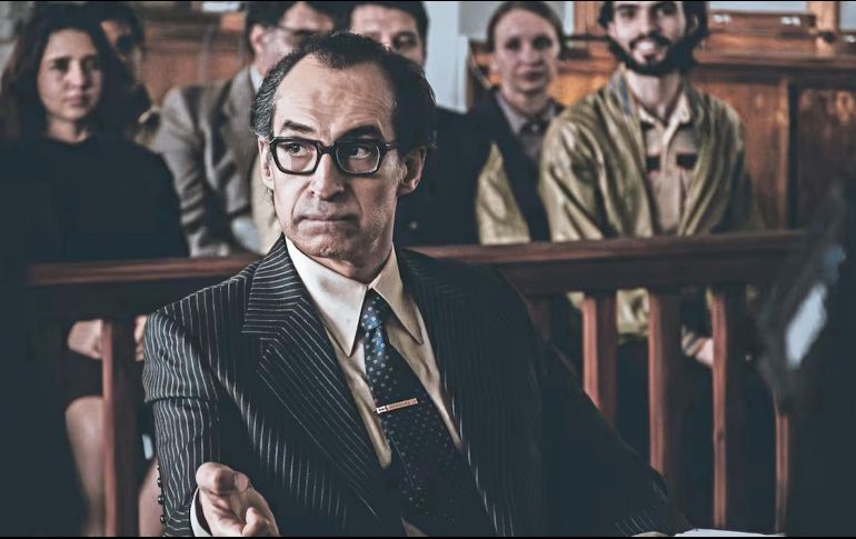 El actor Bruno Bichir, interpreta a un burócrata de la dictadura en la adaptación cinematográfica de “El beso de la mujer araña”. ESPECIAL