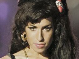 Amy Winehouse fue una de las voces más influyentes del soul contemporáneo, falleció en 2011 a los 27 años. AFP