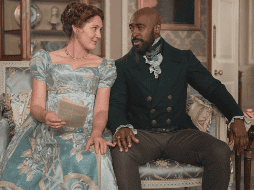 Más allá de ser una figura secundaria, Violet Bridgerton funciona como un eje narrativo que conecta las distintas historias románticas.  ESPECIAL/NETFLIX