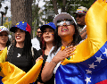 Venezolanas celebran la captura de Nicolas Maduro, y su salida del país, en Lima, Perú, el 3 de enero de 2026. AP / ARCHIVO