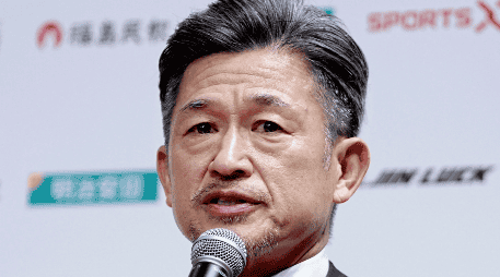 El futbolista japones Kazuyoshi Miura durante una rueda de prensa por su incorporación al club Fukushima United de tercera división. AP / ARCHIVO