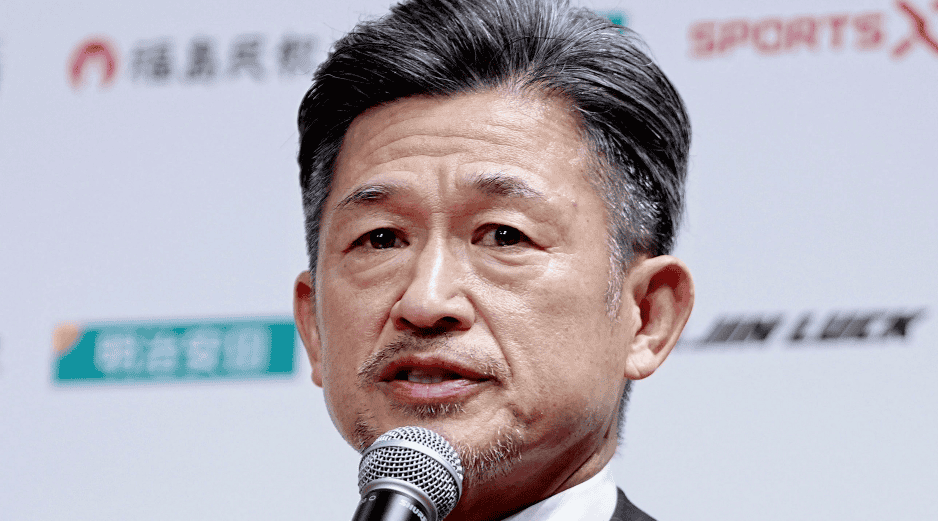 El futbolista japones Kazuyoshi Miura durante una rueda de prensa por su incorporación al club Fukushima United de tercera división. AP / ARCHIVO