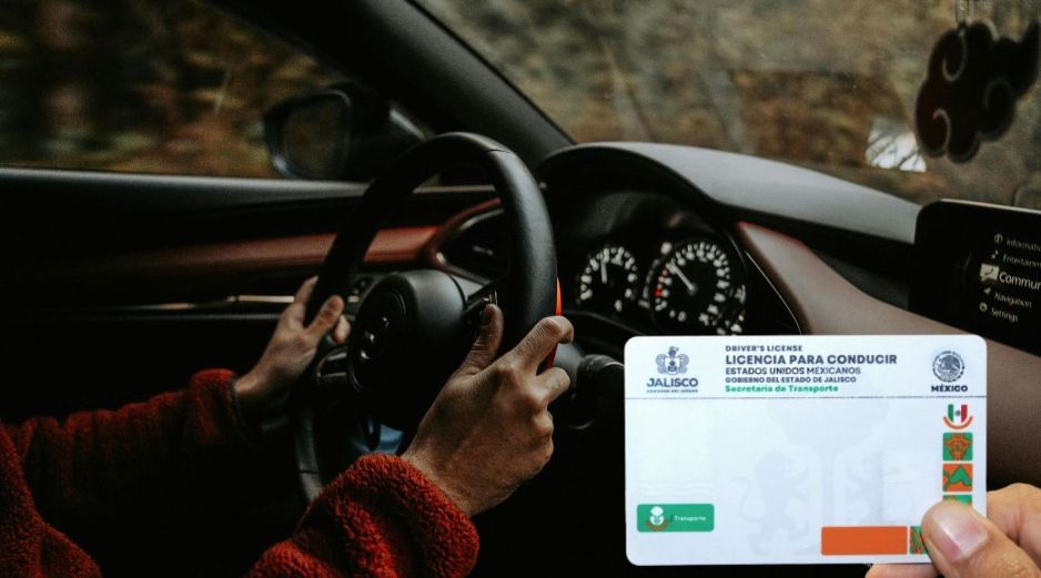 Jalisco anunció un nuevo apoyo para fomentar la regularización de conductores en el Estado. CANVA/GOBIERNO DE JALISCO/ESPECIAL