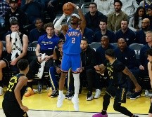 La Conferencia Oeste de la NBA ha estado controlada desde el inicio de la campaña por el Thunder de Oklahoma, los actuales campeones de la liga y que solo han perdido siete partidos de 38 disputados hasta el momento. EFE / ARCHIVO