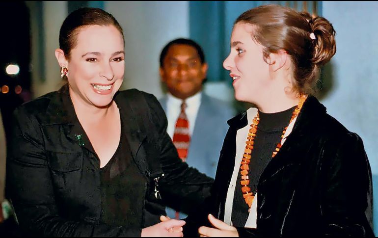 Alina Fernández y su hija Alina María, de 19 años, hija y nieta del líder cubano Fidel Castro. AFP