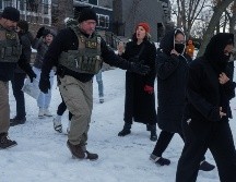 Manifestantes reclamaron justicia y cambios en la política migratoria tras la muerte de una mujer estadounidense. EFE/O. Fedorova