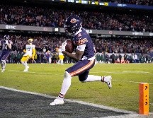 DJ Moore atrapa un pase de touchdown durante la segunda mitad del juego de playoffs entre los Bears de Chicago y los Packers de Green Bay. AP N/Huh