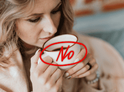 Tomar un vaso de agua antes del café es una acción simple que puede favorecer la hidratación, cuidar el sistema digestivo y contribuir a un consumo más consciente de cafeína. CANVA