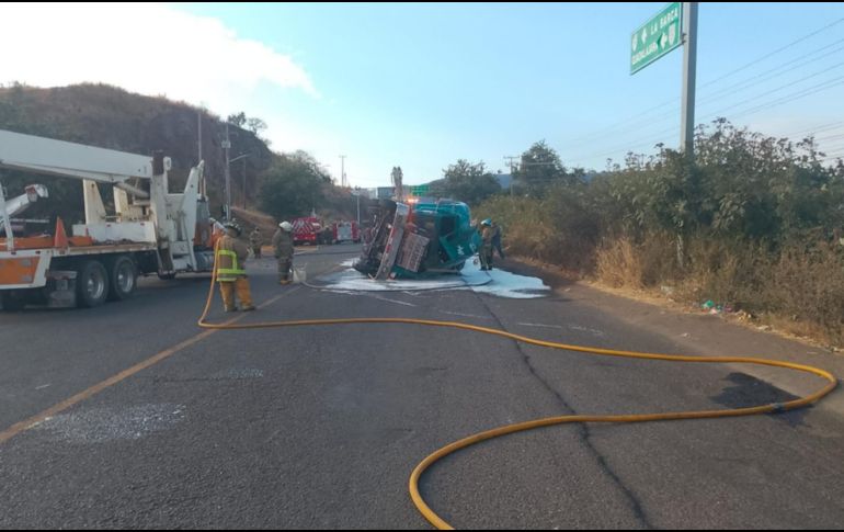 Los hechos fueron atendidos por la comandancia regional, Bomberos de Atotonilco El Alto, la Guardia Nacional y otras corporaciones municipales. ESPECIAL / UEPCBJ