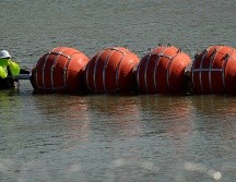 “Si intentas cruzar el río Bravo, encontrarás barreras flotantes y vigilancia constante”, subrayó la representación diplomática. AP / ARCHIVO