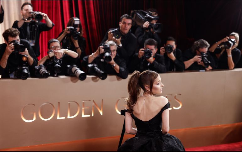 La industria del entretenimiento volvió a mirarse a sí misma en uno de sus rituales más esperados: la alfombra roja de la 83ª edición de los Golden Globes. EFE