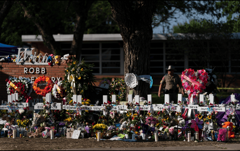Gonzales fue uno de los primeros de más de 370 policías federales, estatales y locales en llegar a la escuela. AP/Jae C. Hong