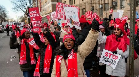 La huelga, que ocurre durante una temporada de gripe severa, podría obligar a los hospitales a transferir pacientes, cancelar intervenciones o desviar ambulancias. AP