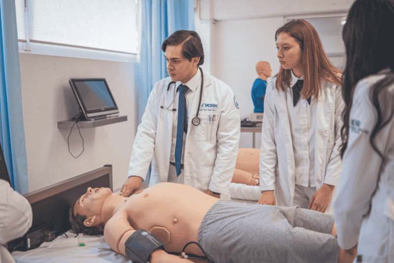 ESTUDIO DETALLADO. La utilización de simuladores resulta crucial en la toma de decisiones y el trabajo en equipo en situaciones complejas.&nbsp;