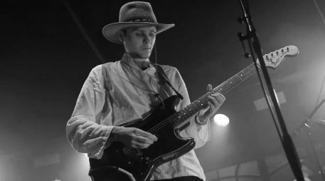 Matt Kwasniewski-Kelvin era un talentoso guitarrista que dio parte del sonido distintivo de black midi. ESPECIAL