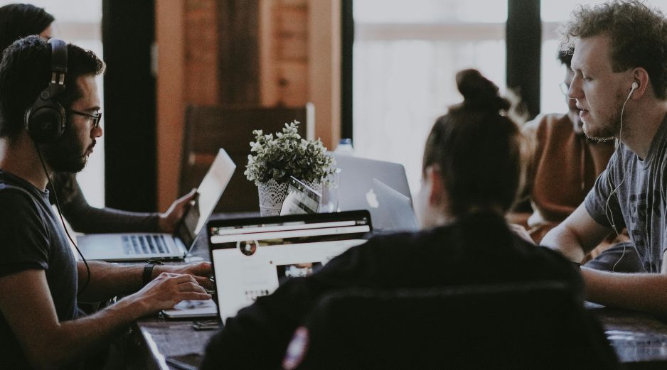 La discusión sobre la reducción de la jornada laboral lleva al menos una década en la agenda pública de México. UNSPLASH /  A. SPRATT