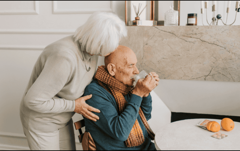 El premio Nobel ve la vejez como un proceso biológico que la ciencia busca entender. CANVA