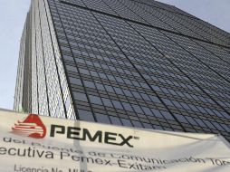 Pemex atribuyó el descenso a mayor complejidad operativa en pozos de alta presión y temperatura. EFE