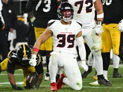 Henry To'oto'o, linebacker de los Texans de Houston, reacciona tras detener al corredor de los Steelers de Pittsburgh Kenneth Gainwell. AP/J. Berl