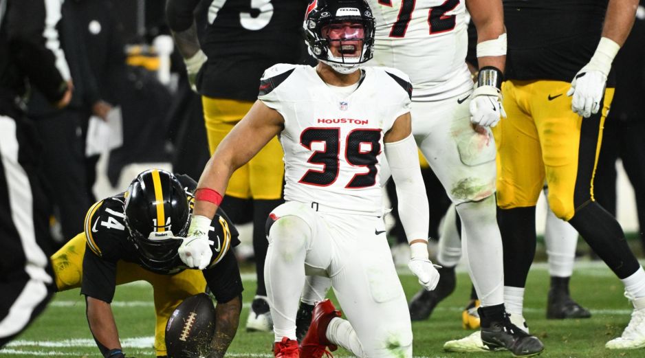 Henry To'oto'o, linebacker de los Texans de Houston, reacciona tras detener al corredor de los Steelers de Pittsburgh Kenneth Gainwell. AP/J. Berl