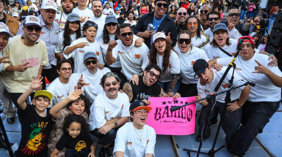 Asistentes y comerciantes del Mercado San Juan de Dios se reunieron para disfrutar del lanzamiento de la colección BARRIO. EL INFORMADOR/J. Acosta