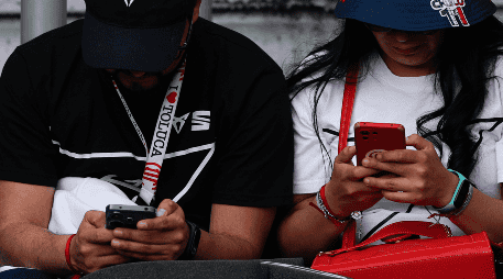 La magnitud del reto se ilustra en el universo estimado de alrededor de 160 millones de líneas móviles, lo que implicaría validar hasta cerca de un millón de registros diarios para cumplir el calendario. EFE/Isaac Esquivel