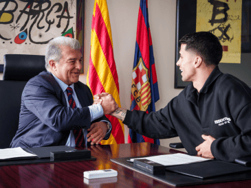 El Barcelona, quien de nuevo recibe a Cancelo, lidera La Liga española en su punto medio, con cuatro unidades de ventaja sobre su escolta Real Madrid. X / @FCBarcelona