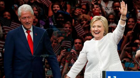 Entre los documentos públicos se encuentran registros de Bill Clinton viajando en el avión de Epstein para eventos de la Fundación Clinton. AP/ARCHIVO