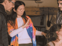 La obra Hamlet, dentro de la película, aclara Zhao, no trata de analizar el texto, sino de observar cómo una historia puesta en escena permite que otros participen de una pérdida ajena. ESPECIAL/SUN