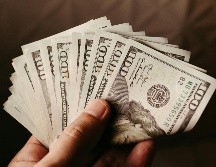 En el balance semanal, la divisa estadounidense acumula un retroceso de 0.85%, mientras que en términos anuales mantiene una depreciación de 13.49%. PEXELS