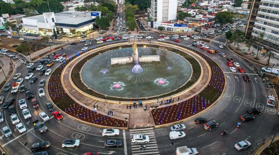 Se amplió el radio de la glorieta, se habilitaron cruces peatonales seguros, con semaforización visual y auditiva a fin garantizar la seguridad para llegar al monumento, se instaló una estación de Mi Bici y se rehabilitaron todas las instalaciones hidrosanitarias. EL INFORMADOR/ A. Navarro