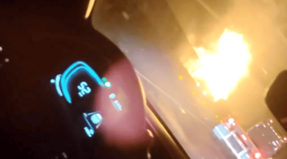 Usuarios en redes sociales reportaron haber visto el cielo iluminado alrededor de las 20:25 horas, momento en el que comenzó el incendio. ESPECIAL