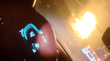 Usuarios en redes sociales reportaron haber visto el cielo iluminado alrededor de las 20:25 horas, momento en el que comenzó el incendio. ESPECIAL