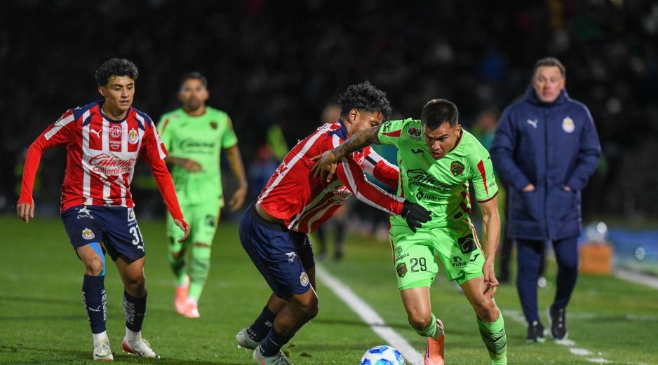 Milito ve con satisfacción que Chivas ha mejorado su desempeño defensivo. IMAGO7/A. Rodríguez