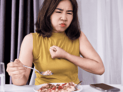 Escuchar al cuerpo, identificar qué alimentos provocan molestias y hacer ajustes personalizados permite mejorar la digestión y favorecer una mejor salud gastrointestinal a largo plazo. CANVA